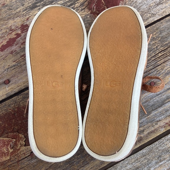 💙UGG Milo Metallic Sneakers - Picture 13 of 14